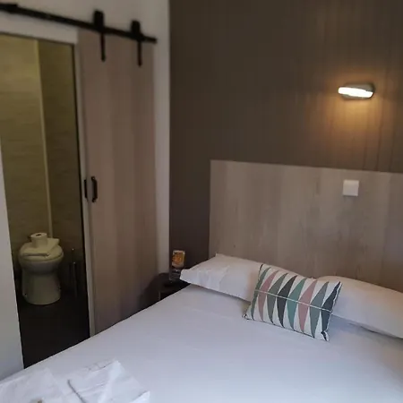 Hotel De La Gare 2*